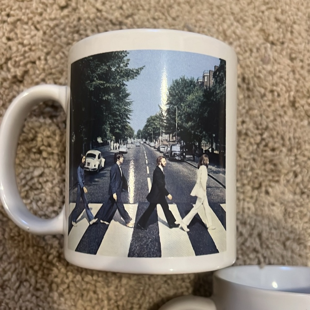 2 Beatles mugs - Picture 3 of 5